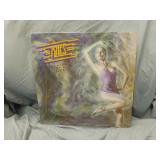 The Raes - Dancing Up A Storm