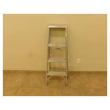 4 Foot aluminum step ladder
