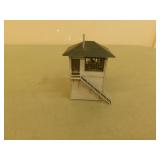 WALTHERS TRACKSIDE SIGNAL TOWER - WIRED FOR LIGHTS