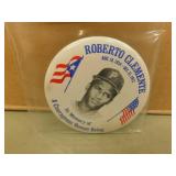 Vintage Roberto Clemente pin