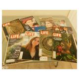 Assorted magazines