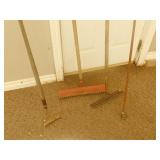 Garden tools- 2 rakes / 1 hoe