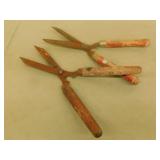 2 Hedge trimmers