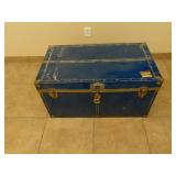 Antique metal steamer trunk    20X36X19