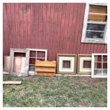 SELECTION OF ASSORTED WOODEN FRAMES,