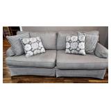 LIVINGSTON MFG. SOFA & 4 THROW PILLOWS