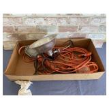 (3 PCS) 1 CLAMP LAMP & 2 PORTABLE WORK LIGHTS