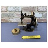 ANTIQUE SINGER MINI SEWING MACHINE - PRE 1930