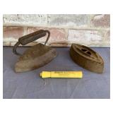 (2 PCS) ANTIQUE SAD IRONS