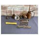 BOX LOT: ASSORTED METAL ITEMS 4 VINTAGE OIL SQUIRT