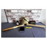 BOX LOT: VINTAGE ITEMS - SNUFF JAR, BUTTER MOLD,