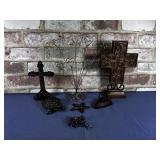 BOX LOT: 6 Dï¿½COR ITEMS - STANDING CROSSES,