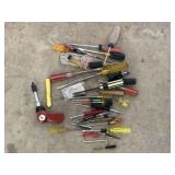 BOX LOT: ASSORTED SCREWDRIVERS