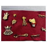 SELECTION OF 10 BROOCHES