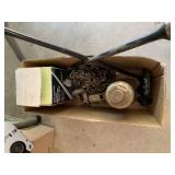 BOX LOT: 2 HYDRAULIC HAND JACK, CHAIN, 4 WAY LUG