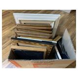 BOX LOT: 14 ASSORTED PICTURE FRAMES