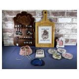 BOX LOT: SPOON RACK WITH COLLECTIBLE SPOONS,