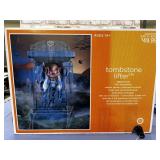 TOMBSTONE LIFTER ANIMATRONIC HALLOWEEN