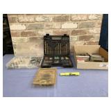 ASSORTED FASTENERS & PICTURE HANGING KIT