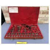 DAYTON 59 PIECE HIGH SPEED STEEL TAP N DIE SET