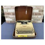 VNTG SMITH-CORONA ELECTRIC PORTABLE TYPEWRITER
