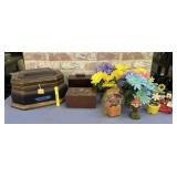 COLLECTION OF BOXES, SOLAR POWERED FIGURES