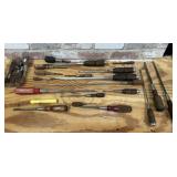 SELECTION OF WOOD HANDLE SCREWDRIVERS & MORE