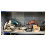 SHELF OF POWER TOOLS / DRILLCHUCKS