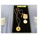 2 PCS WOMENS NECKLACE WITH LEATHER CHAIN AND