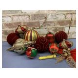 BOX LOT: ASSORTMENT OF LARGE CHRISTMAS