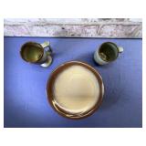 (5 PCS) FRAMKOMA POTTERY - 3 PLATES & 2 MUGS