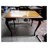 VINTAGE OAK QUEEN ANNE TABLE