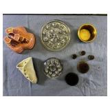 SELECTION OF ASSORTED FLOWER FROGS, WALL-