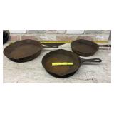 (3 PCS) VINTAGE CAST IRON SKILLETS -