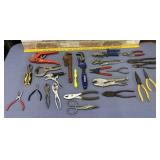 TUB LOT: ASSORTED PLIERS