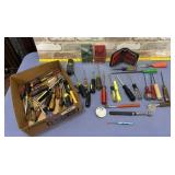 BOX LOT: ASSORTED SCREWDRIVERS