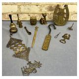 BOX LOT: 13 PCS OF BRASS & METAL Dï¿½COR -