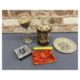 BOX LOT: 5 Dï¿½COR ITEMS - CLEAR GLASS HOUR GLASS,