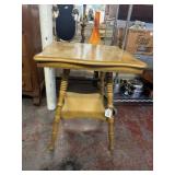 VINTAGE 2-TIER LAMP TABLE W/ CARVED LEGS &