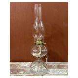 VINTAGE RIBBED GLASS OIL LAMP WITH CHIMNEY