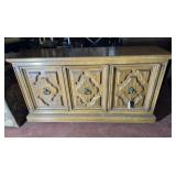 MID-CENTURY OAK SIDEBOARD / CREDENZA