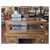 VINTAGE SLIDING DOOR COUNTER TOP DISPLAY CASE