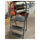 3-STEP FOLDING STOOL