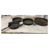 (4 PCS) VINTAGE CAST IRON SKILLETS -