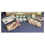 BOX LOT: 5 VINTAGE TABLECLOTHS