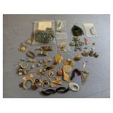 BAGGED LOT: LARGE SELECTION OF JEWELRY PARTS
