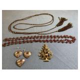 BAGGED LOT OF ASSORTED JEWELRY: CHRISTMAS