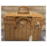 WICKER PICNIC BASKET