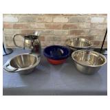 BOX LOT: ASSORTED KITCHEN BOWLS: 4 RED & BLUE