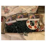 BOX LOT OF ASSORTED CHRISTMAS LIGHTS & Dï¿½COR,
